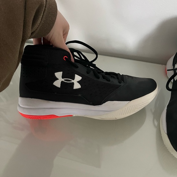 Womens Basketball Shoes - Picture 5 of 5